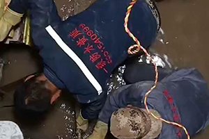 鞍山电梯井堵漏施工视频